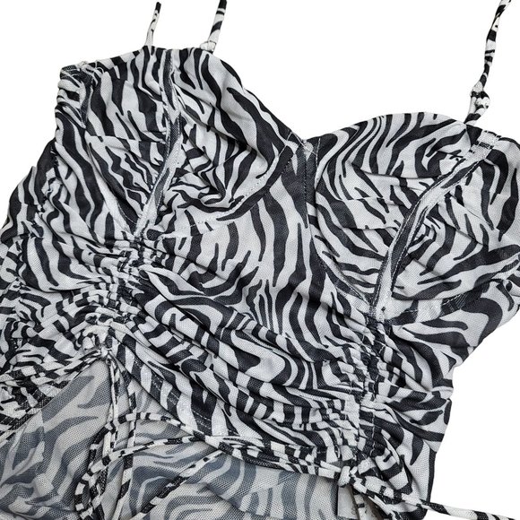 Princess Polly Killarney zebra top crop, cinched spaghetti strap size 4 - Picture 6 of 7